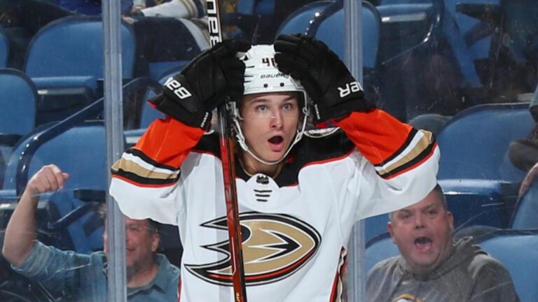 Trevor Zegras ou Casey Mittlestadt?