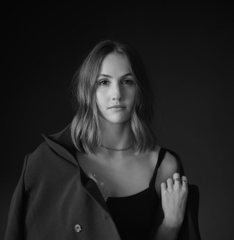 elizabeth Hosking est sans restriction